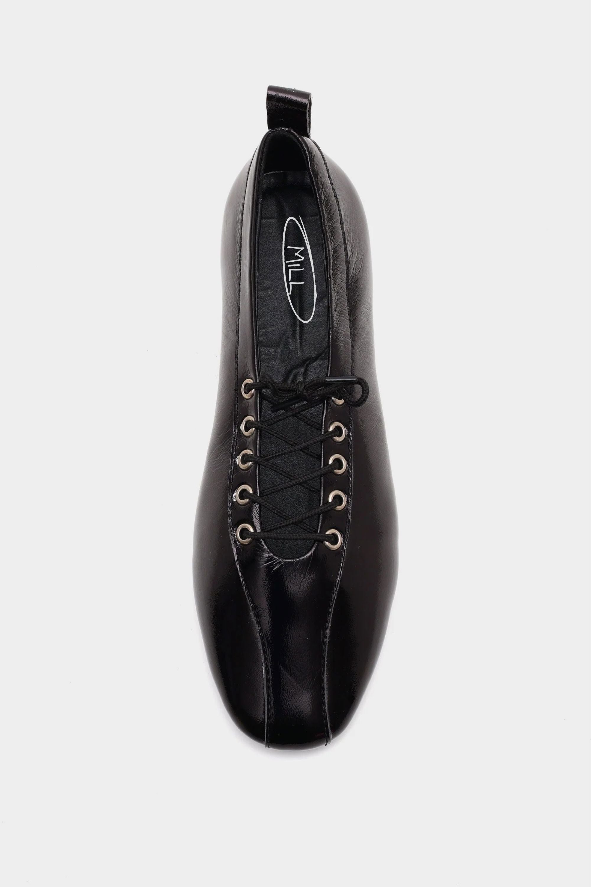 Lace up ballerinas in onyx