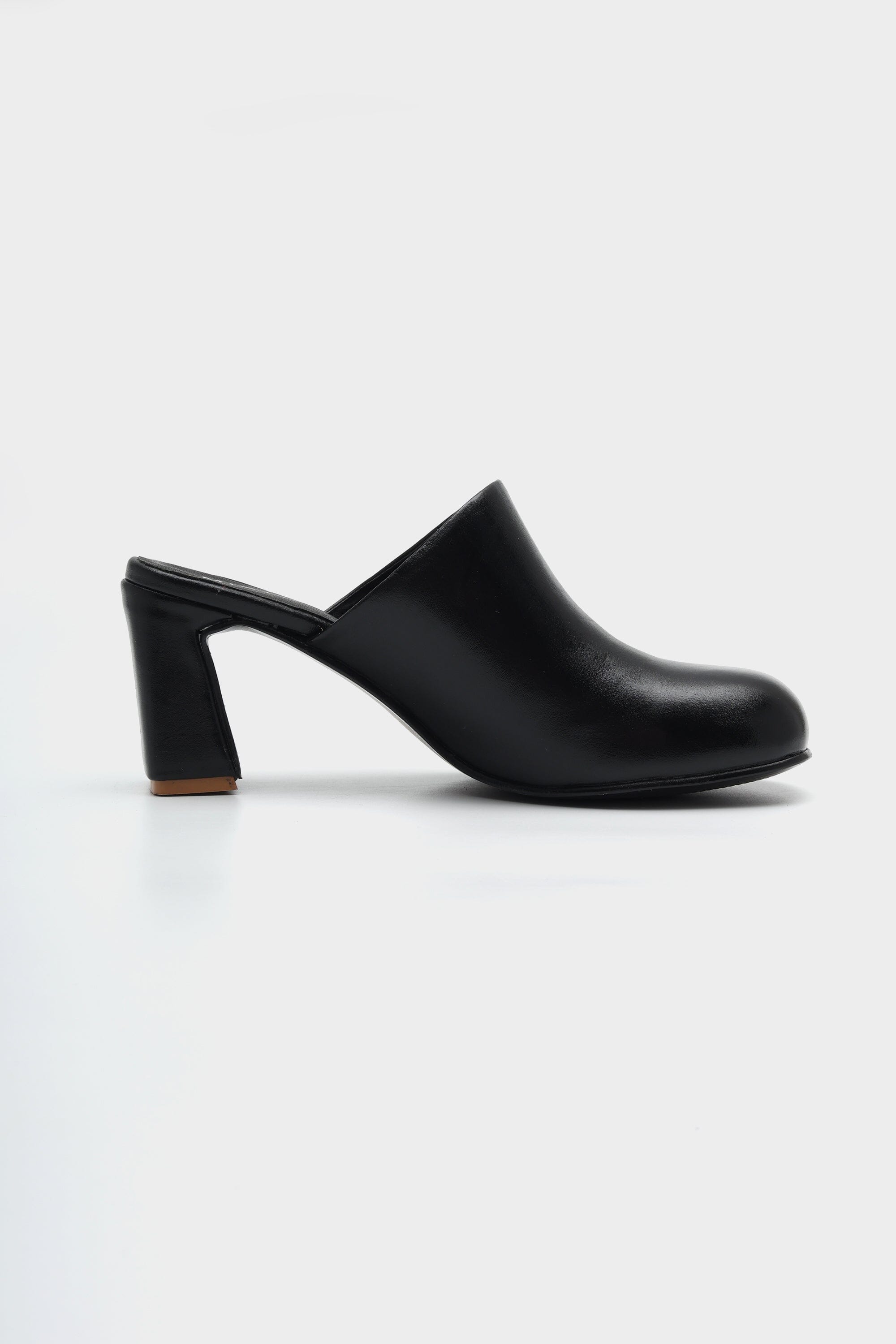 Dune Clog Heels in Onyx