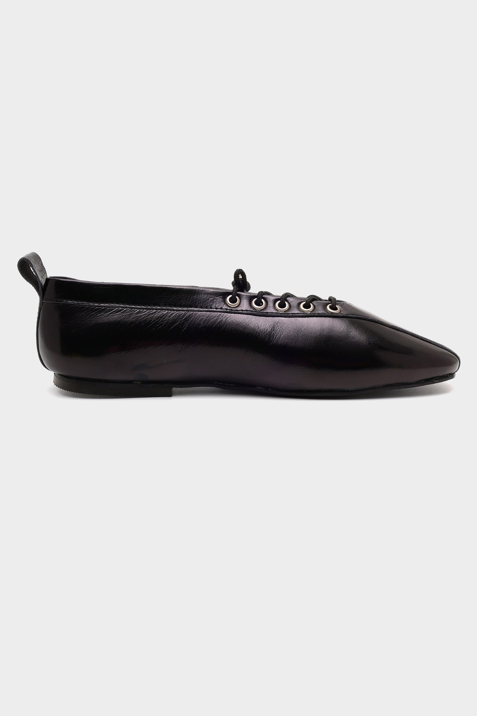 Lace up ballerinas in onyx